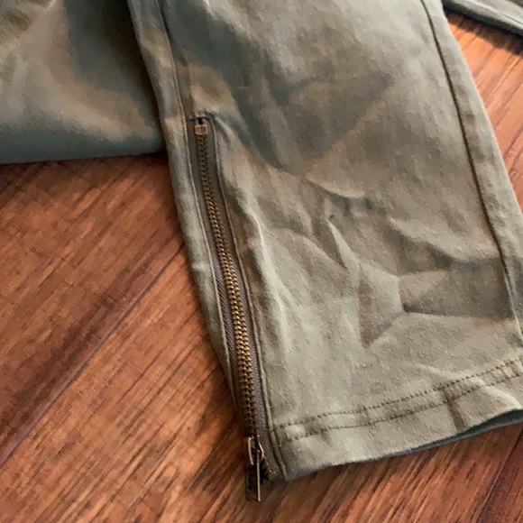 Pants - Picture 4 of 8